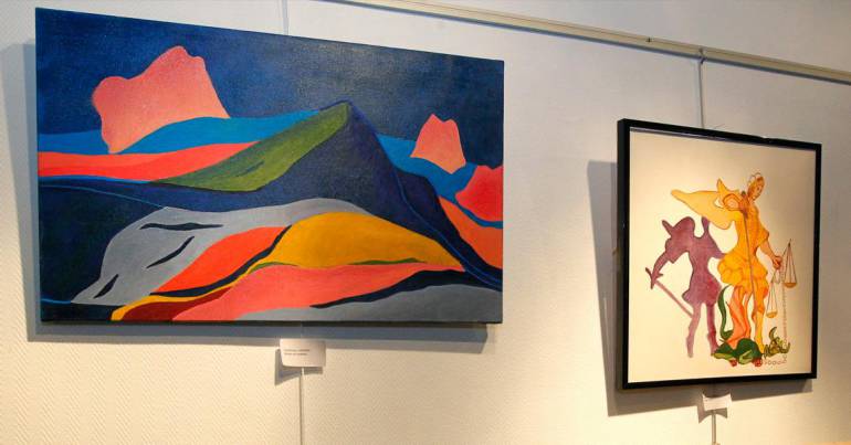 Prise de vue de deux oeuvres dans le cadre d'un vernissage dans une galerie d'art privé.