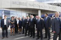 Visite du musée par les officiels