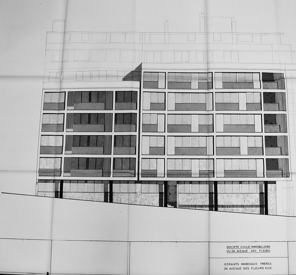 Immeuble, avenue des Fleurs, façade sur la rue des Potiers, architecte Éric Fontollier, 1963, © Archives Nice Côte d’Azur, 4w863