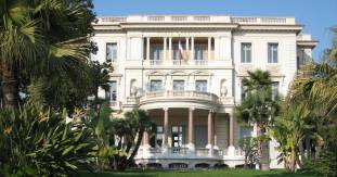 Façade et jardin du musée Masséna