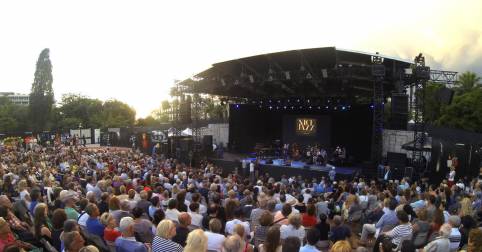 Intérieur du Théâtre de Verdure lors d'un concert du Nice Jazz Festival