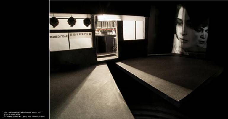 Dans cette exposition, Paola Risoli, metteur en scène d’un monde microscopique, propose une immersion dans un chantier d’émotions et de mouvements dédié au cinéma.
