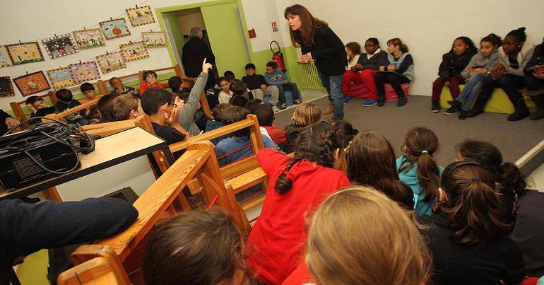 Enfants a l'ecole