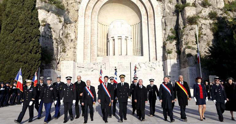 aux policiers municipaux et nationaux morts lors des attentats du 7 janvier 2015
