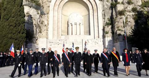 aux policiers municipaux et nationaux morts lors des attentats du 7 janvier 2015