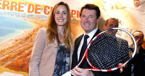 Remise d'une médaille de la Ville de Nice et remise par Alizée Cornet d'une raquette au Musée National du Sport.