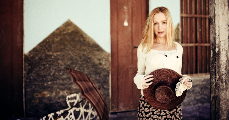 Lisa Ekdhal le 17 avril 2015 au Théâtre Lino Ventura.