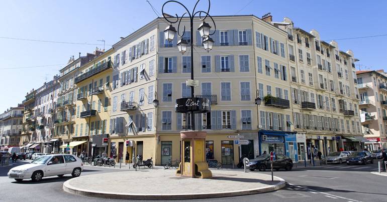 L’art qui tourne en rond autour de …