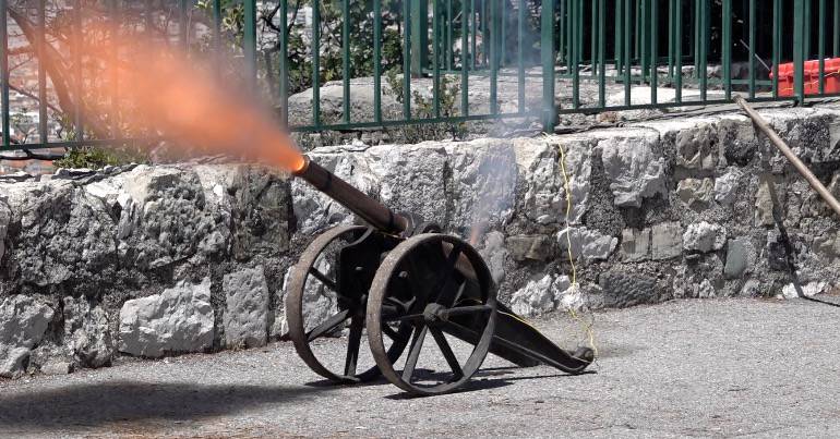 160e Anniversaire de l''Union de Nice à la France - Tir du Canon de Midi