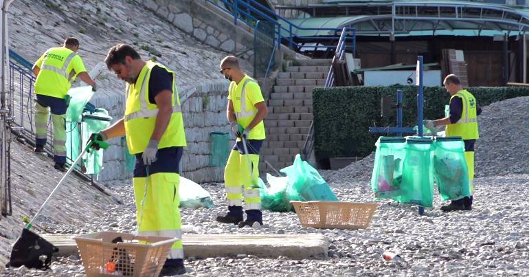 Entretien du Front de Mer en Période Estivale