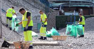 Entretien du Front de Mer en Période Estivale