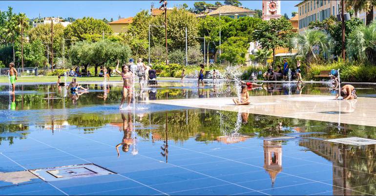 Le miroir d’eau de la Promenade du Paillon se refait une beauté \!