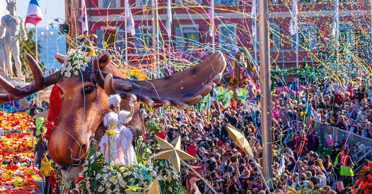 Batailles de fleurs du Carnaval de Nice 2022 \: Roi des animaux
