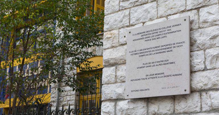 Les plaques commémoratives
