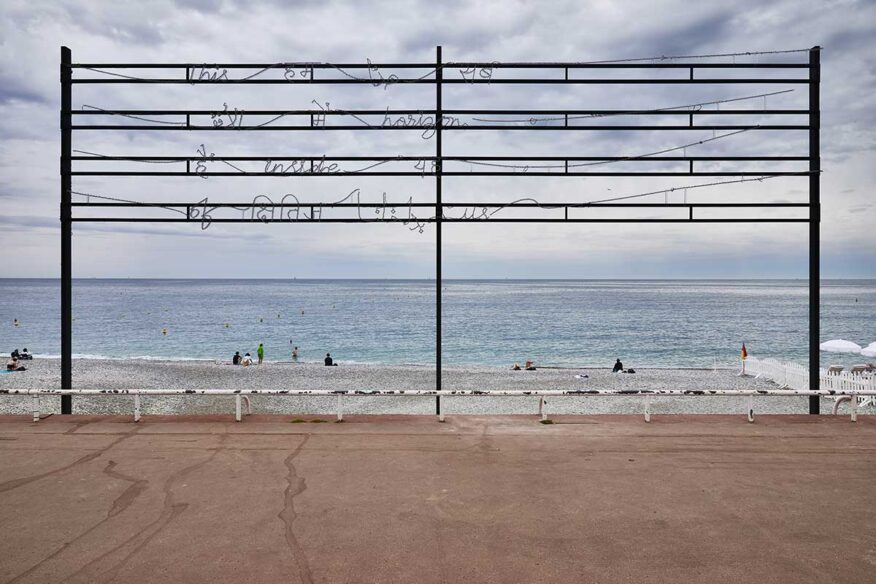 Photo d'une œuvre (de jour) sur la Promenade des Anglais